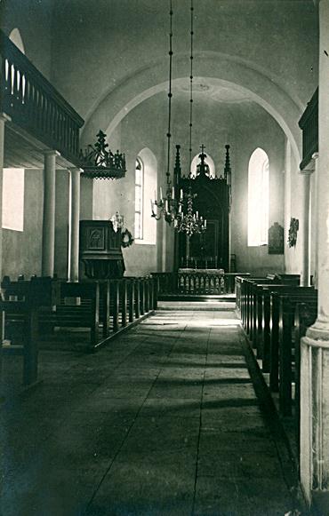 File:Mustjala kiriku sisevaade 1909 [Eesti Rahva Muuseum 111-16_www.muis.ee].jpeg